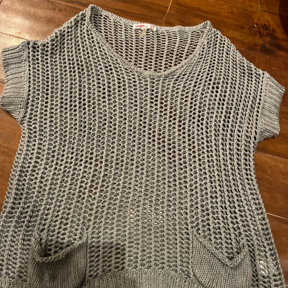 Umgee Gray Open-Knit Short Sleeve Scoop Neck Sweater